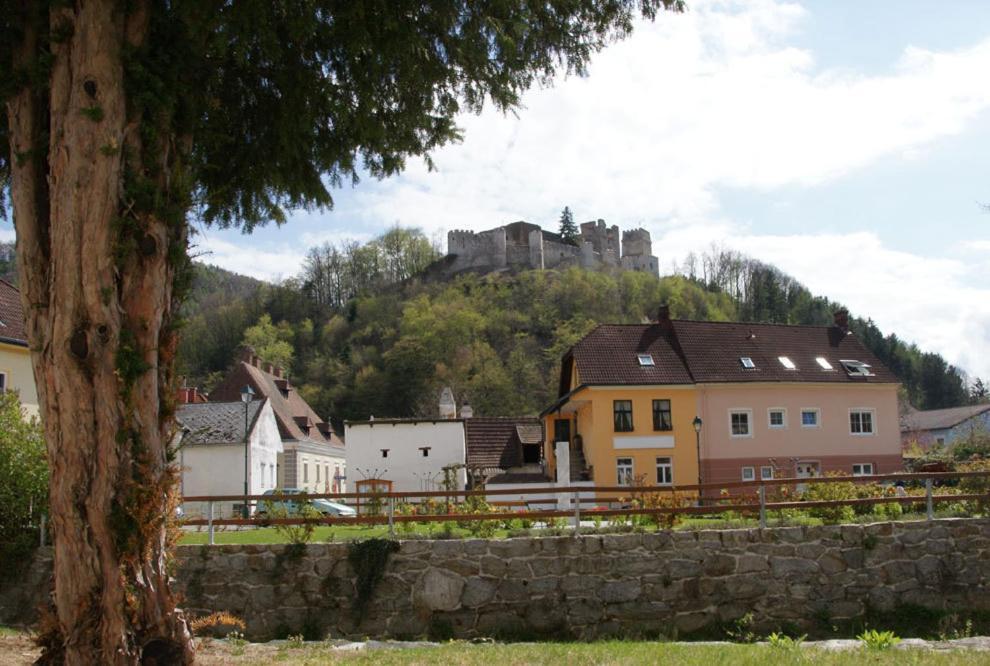 Hotel Post Hoenigwirt Kirchschlag in der Buckligen Welt Esterno foto